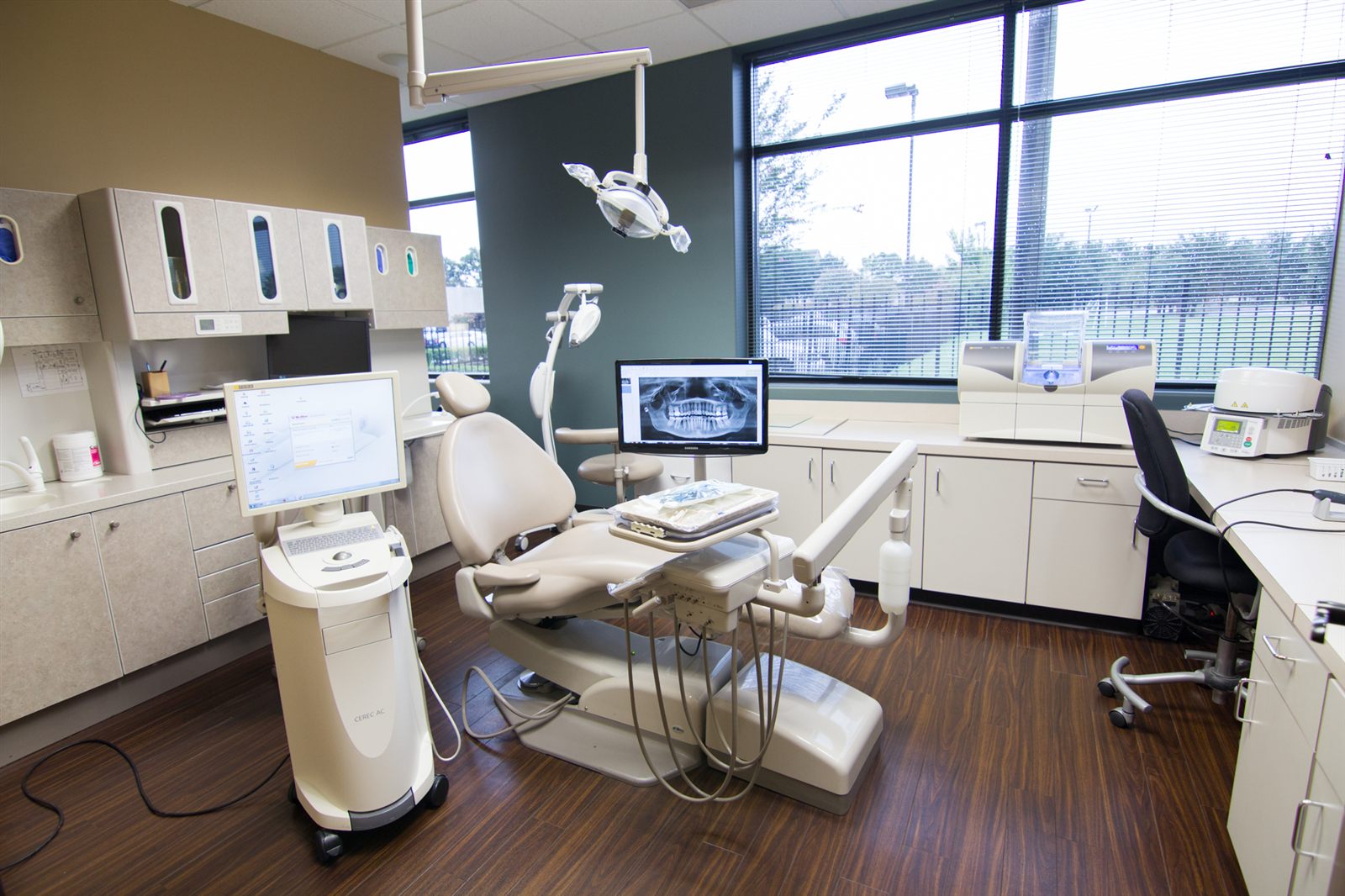 Digital design and on-site milling equipment in the operatory